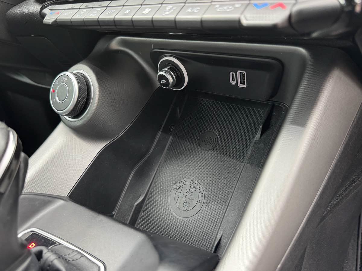 Used 2024 Alfa Romeo Tonale Ti w/ Premium Interior Package AWD/4WD image 18