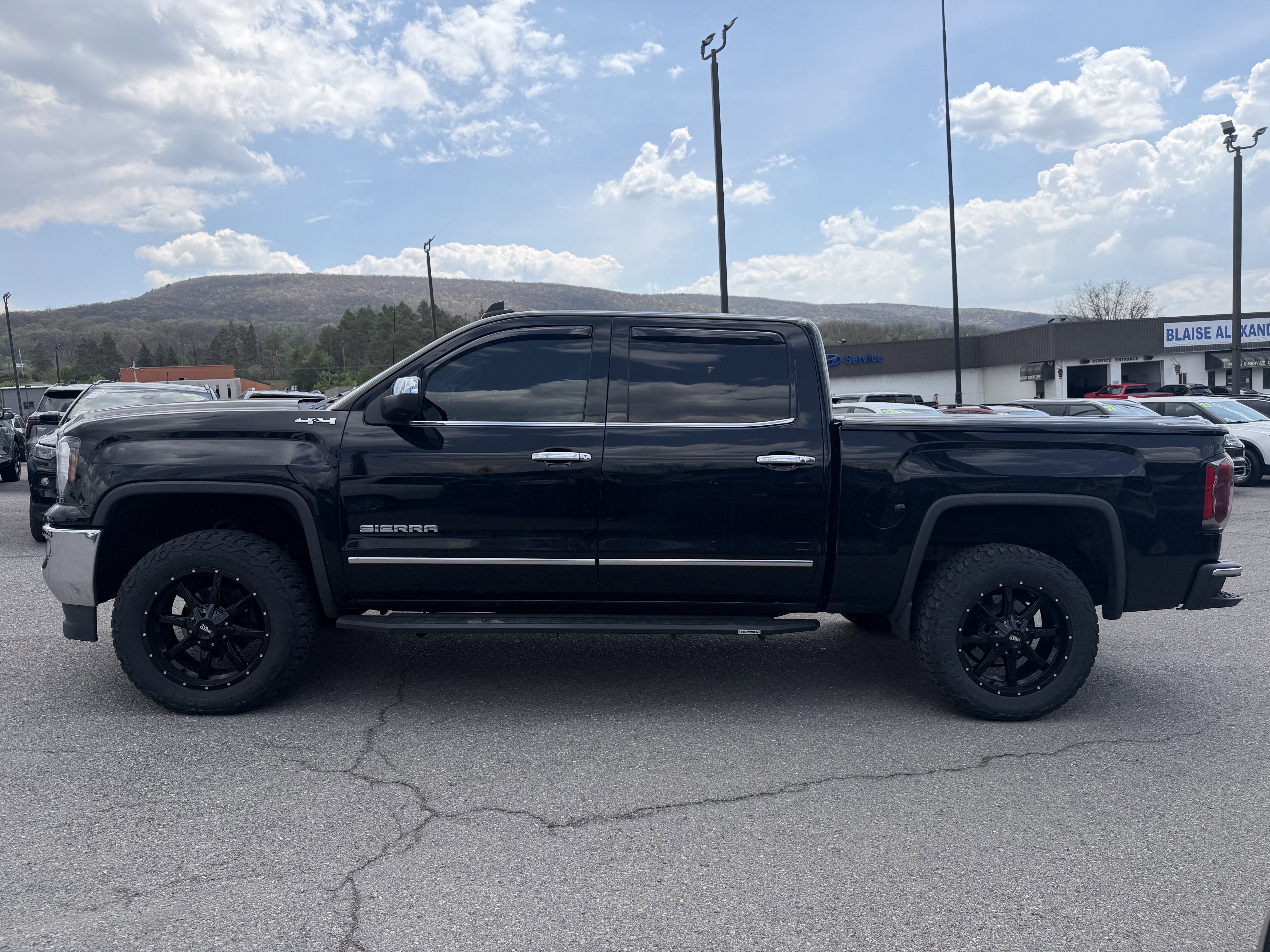 Used 2018 GMC Sierra 1500 SLT AWD/4WD image 8