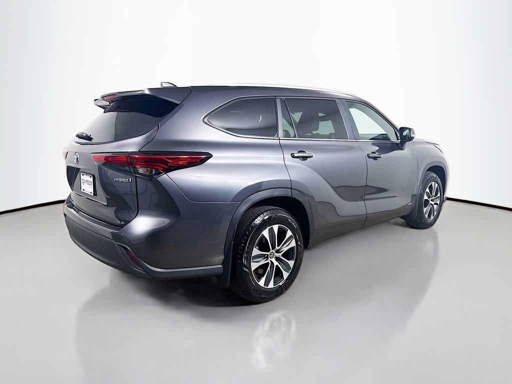 Used 2023 Toyota Highlander XLE AWD/4WD image 7