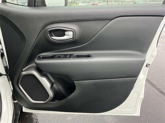 Used 2023 Jeep Renegade Latitude image 27