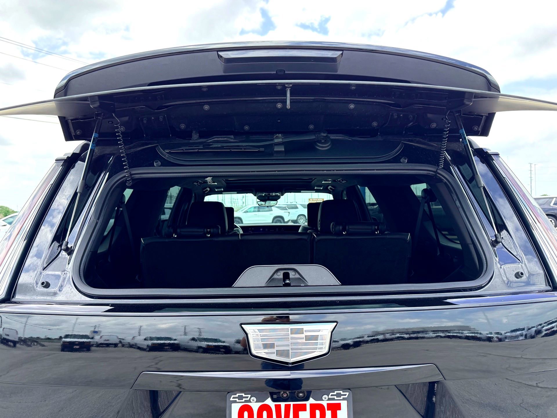 Used 2025 Cadillac Escalade ESV Sport Platinum image 8