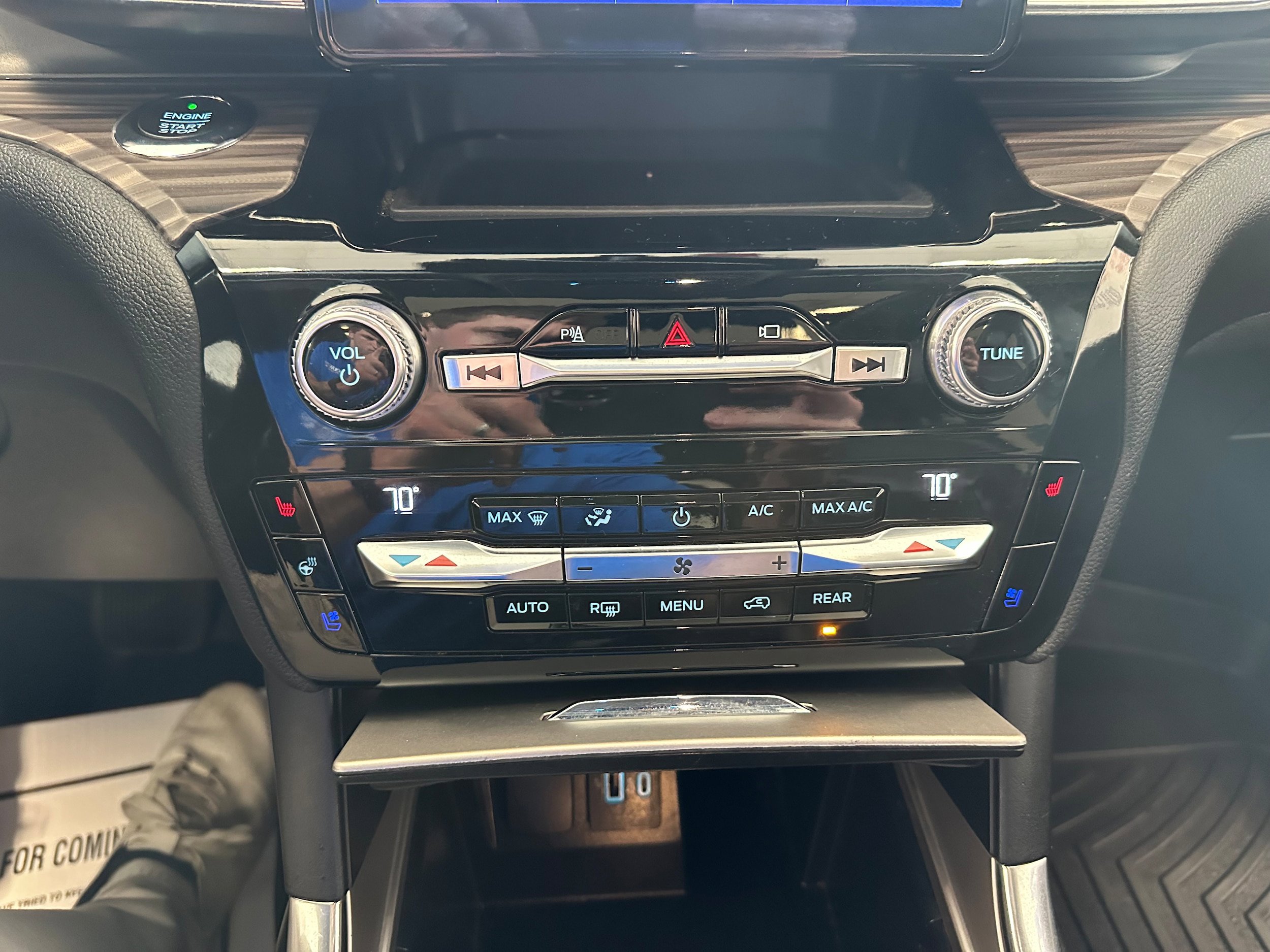 Used 2021 Ford Explorer Limited w/ Equipment Group 301A AWD/4WD image 22