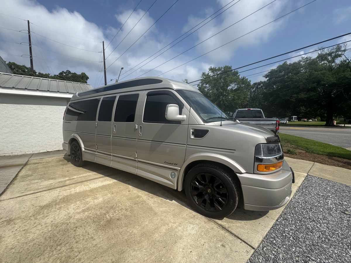 Used 2022 Chevrolet Express 2500 Extended w/ Enhanced Convenience Package RWD image 4