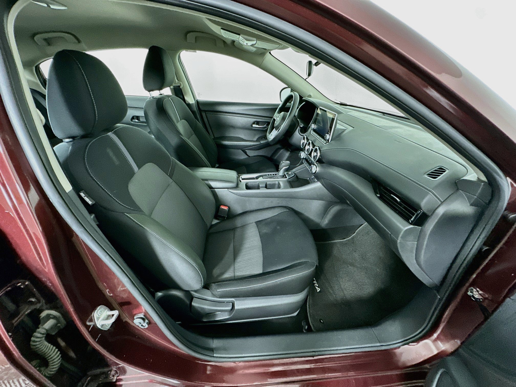 Used 2025 Nissan Sentra SV FWD image 31