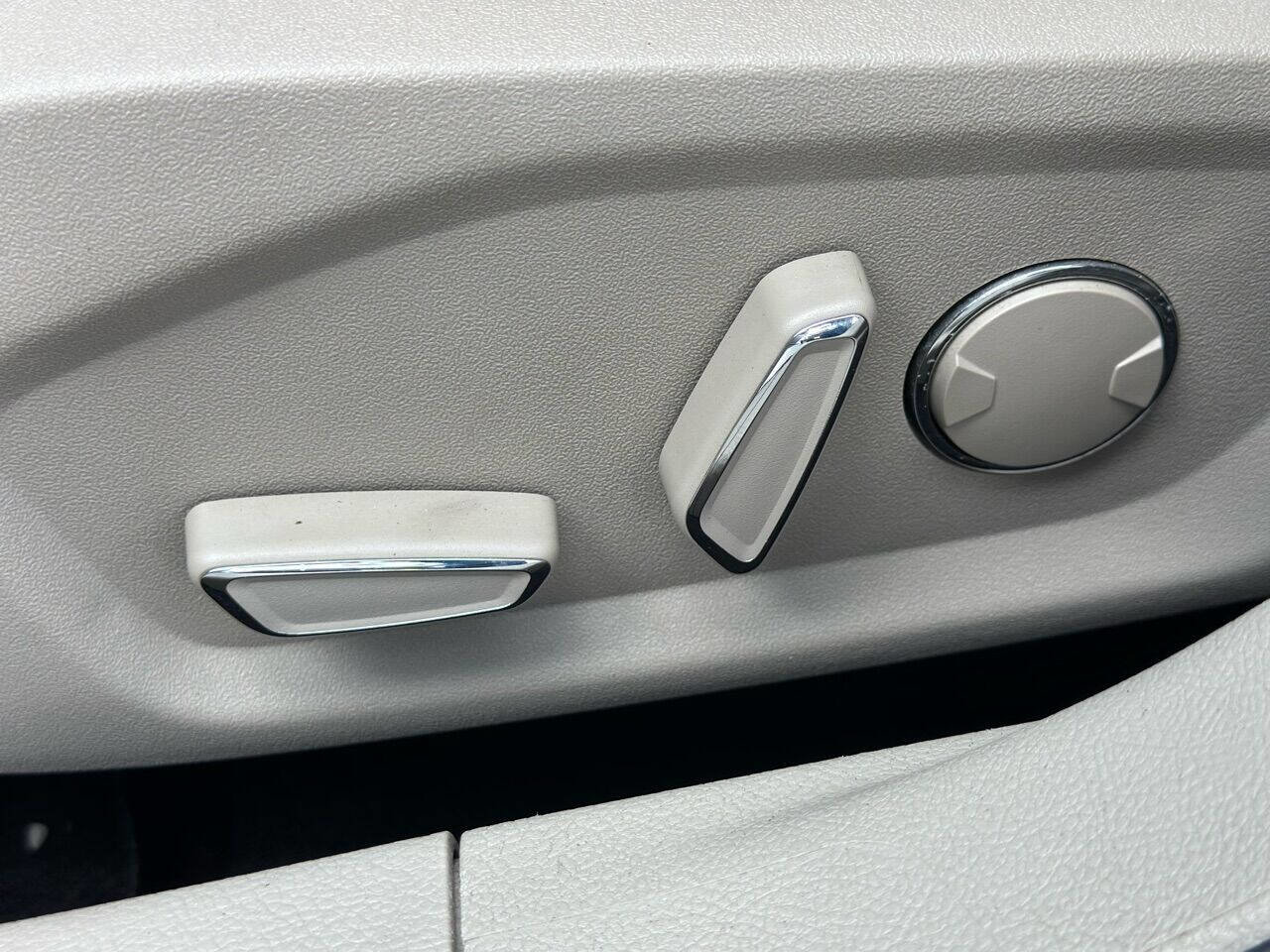 Used 2017 Ford Fusion SE image 23