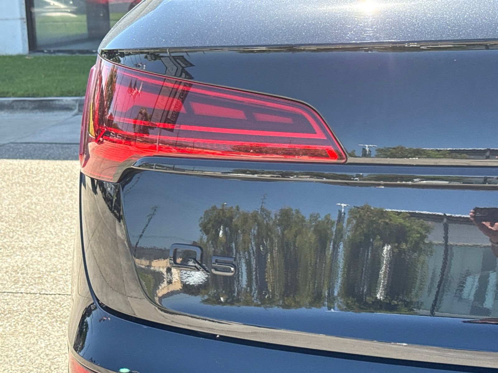 Used 2024 Audi Q5 e Premium Plus w/ Premium Plus Package AWD/4WD image 10
