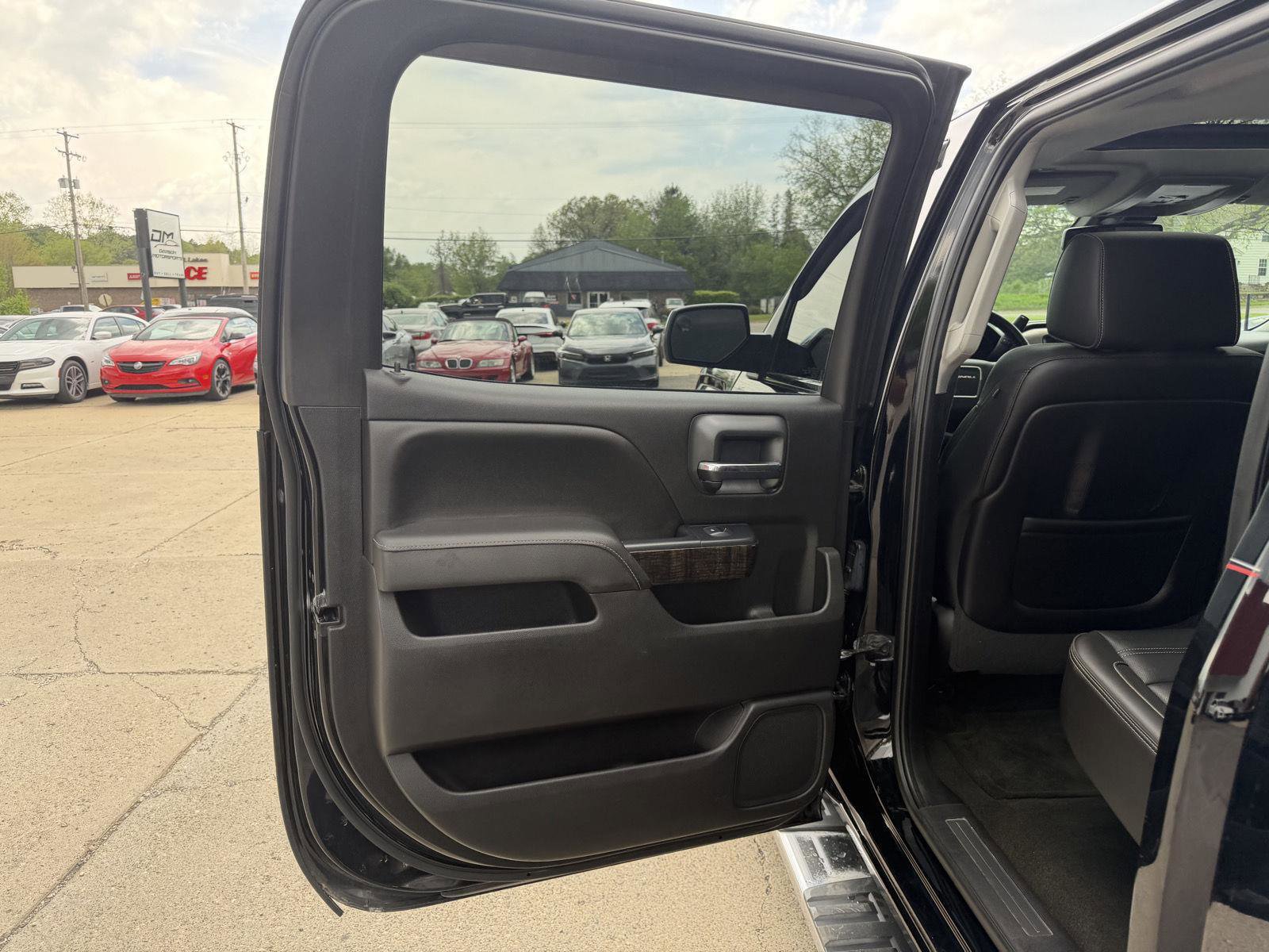 Used 2015 GMC Sierra 2500 Denali w/ Duramax Plus Package AWD/4WD image 22