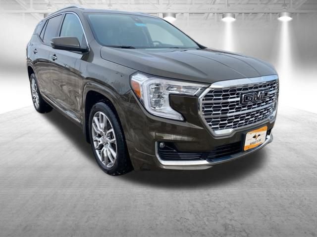 Used 2023 GMC Terrain Denali image 2