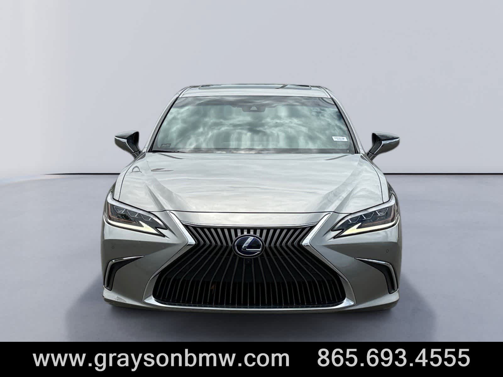 Used 2020 Lexus ES 300h Ultra Luxury w/ Accessory Package 2 FWD image 8