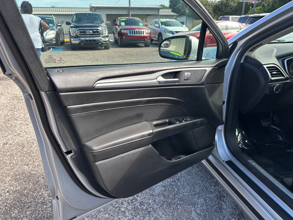 Used 2014 Ford Fusion Titanium FWD image 11