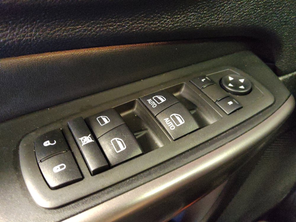 Used 2021 Jeep Cherokee Latitude FWD image 27