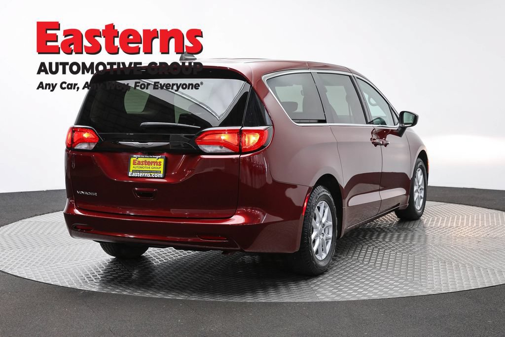 Used 2023 Chrysler Voyager LX FWD image 5