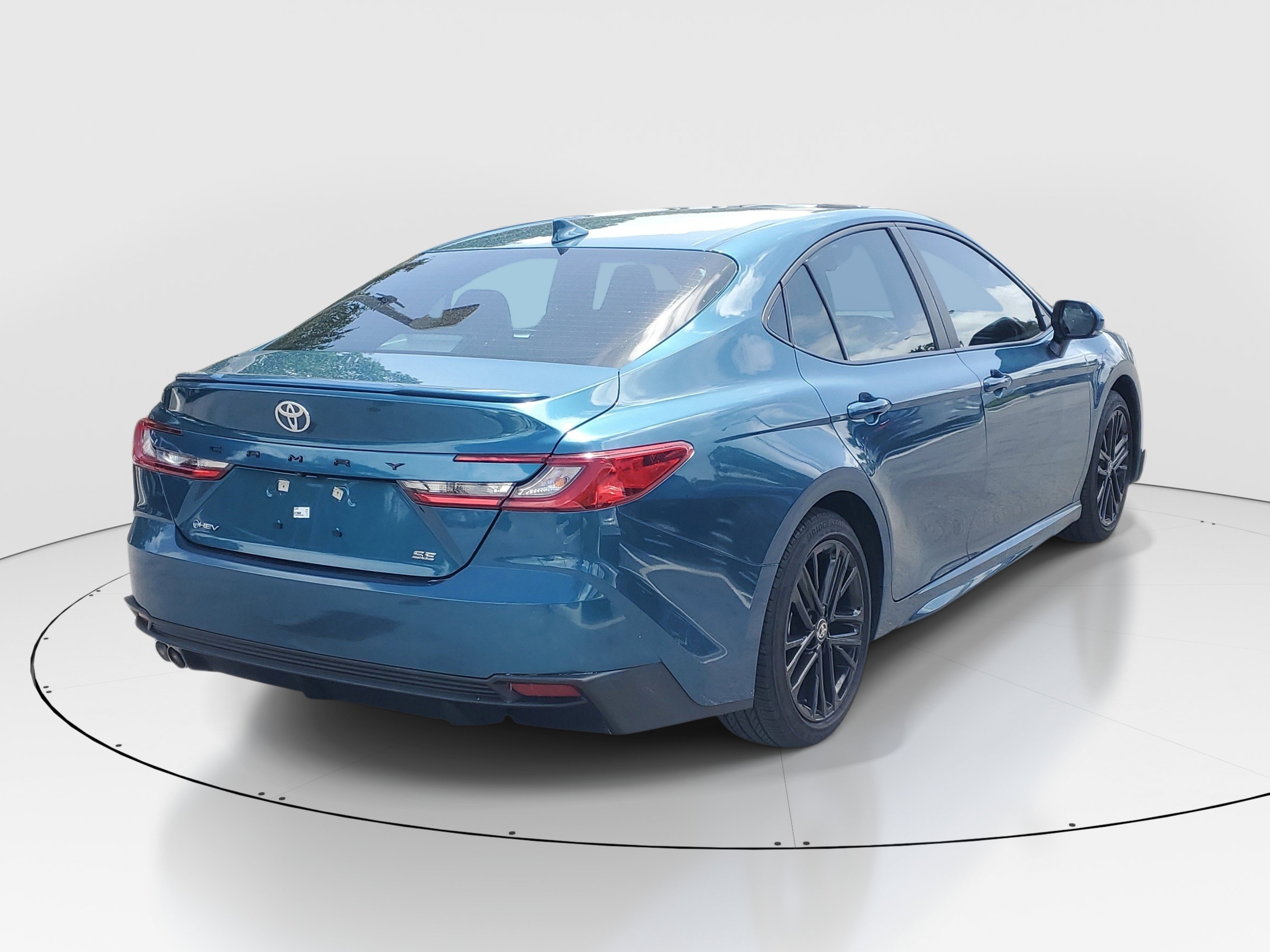 Used 2025 Toyota Camry SE image 7