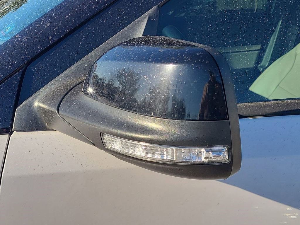 Used 2018 Ford Explorer XLT w/ Equipment Group 202A image 18