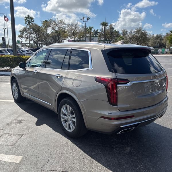 Used 2022 Cadillac XT6 Luxury image 3