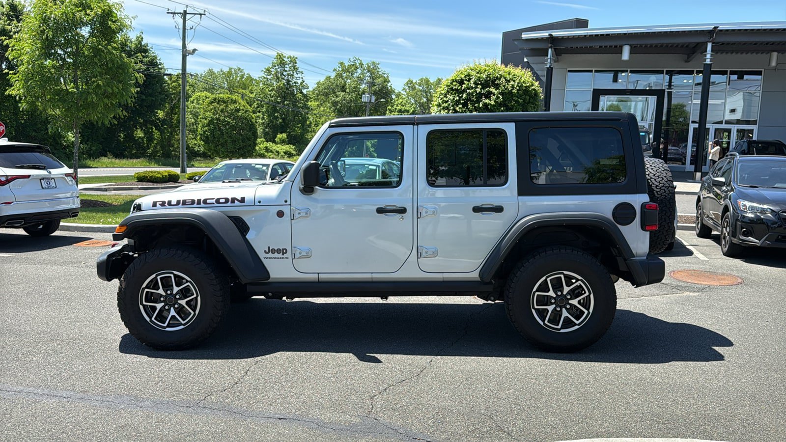 Used 2024 Jeep Wrangler Unlimited Rubicon AWD/4WD image 4