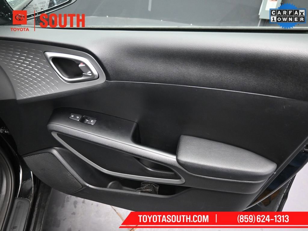 Used 2023 Kia Soul LX image 29
