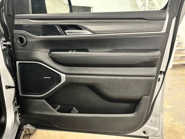 Used 2024 Jeep Wagoneer L Series II RWD image 23