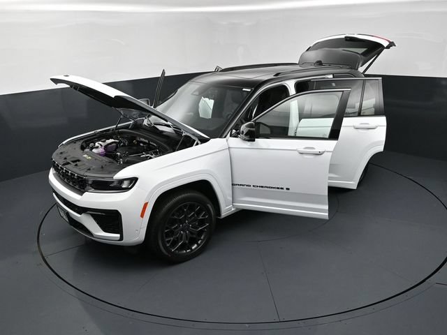 New 2026 Jeep Grand Cherokee Summit w/ Obsidian Package AWD/4WD image 26