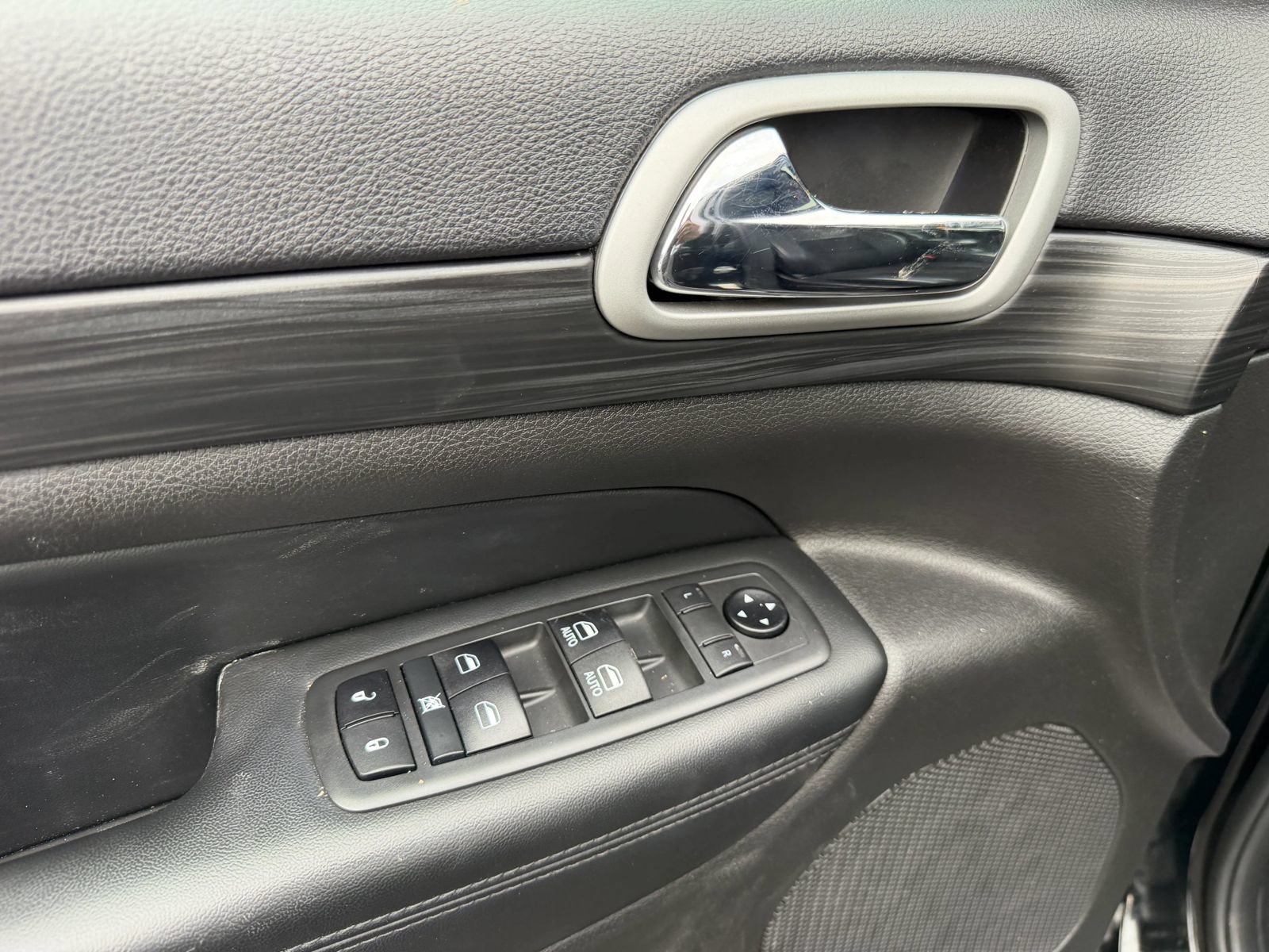 Used 2019 Jeep Grand Cherokee Altitude AWD/4WD image 24