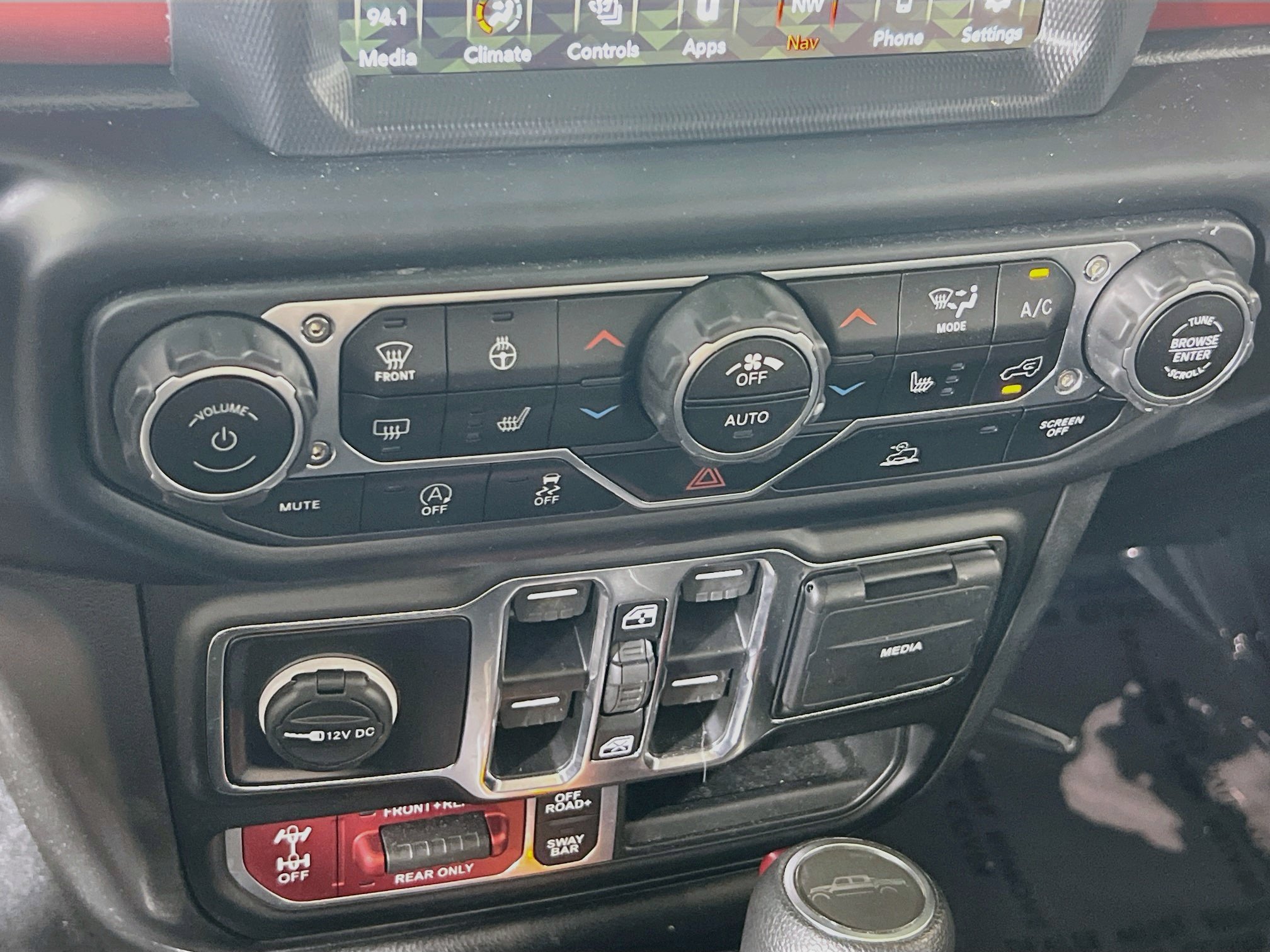Used 2023 Jeep Gladiator Rubicon w/ LED Lighting Group AWD/4WD image 16