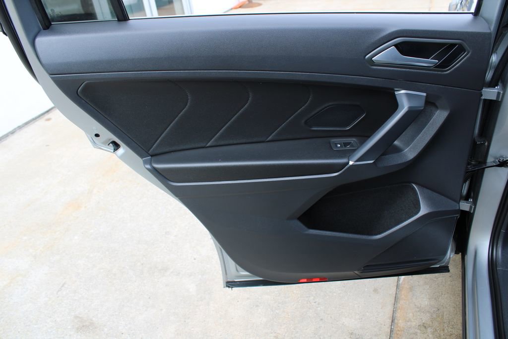 Certified 2020 Volkswagen Tiguan SEL Premium R-Line image 23