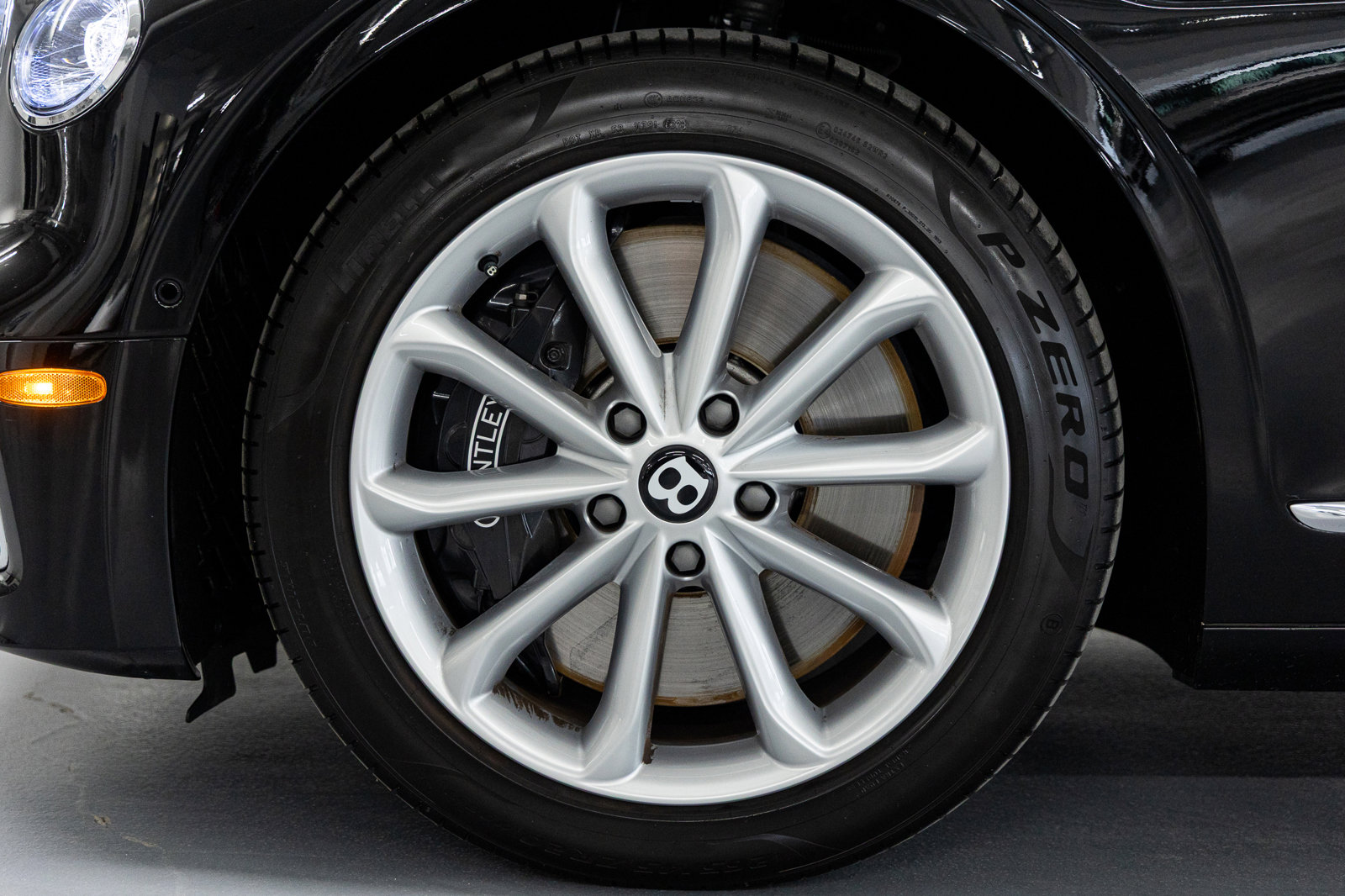 Used 2023 Bentley Flying Spur V8 image 13