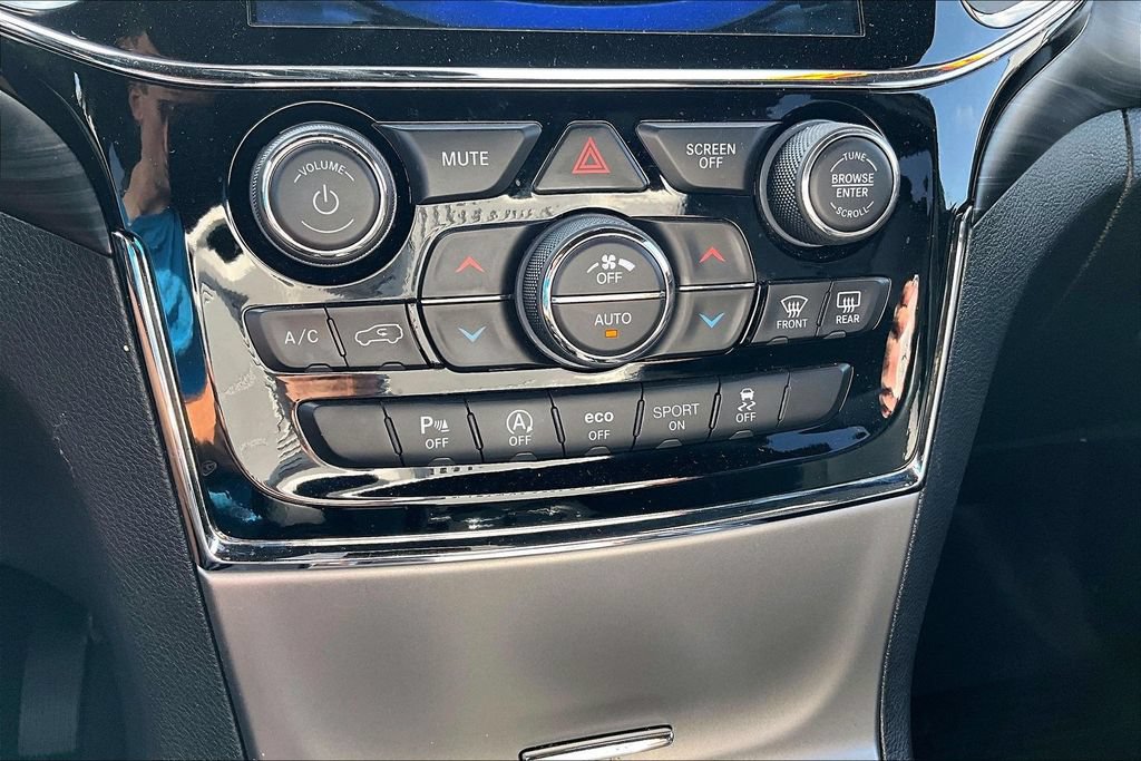 Used 2019 Jeep Grand Cherokee Altitude AWD/4WD image 15