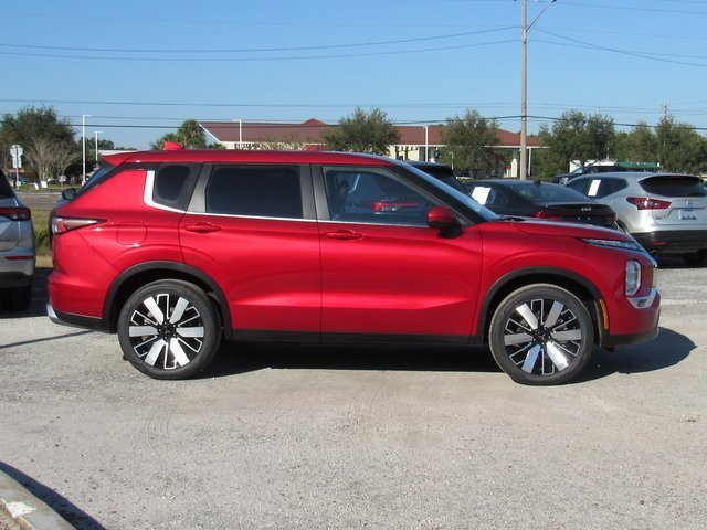 New 2025 Mitsubishi Outlander SE image 2