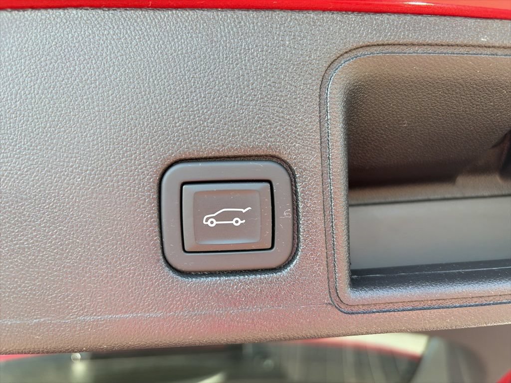 Used 2024 GMC Terrain SLT AWD/4WD image 8