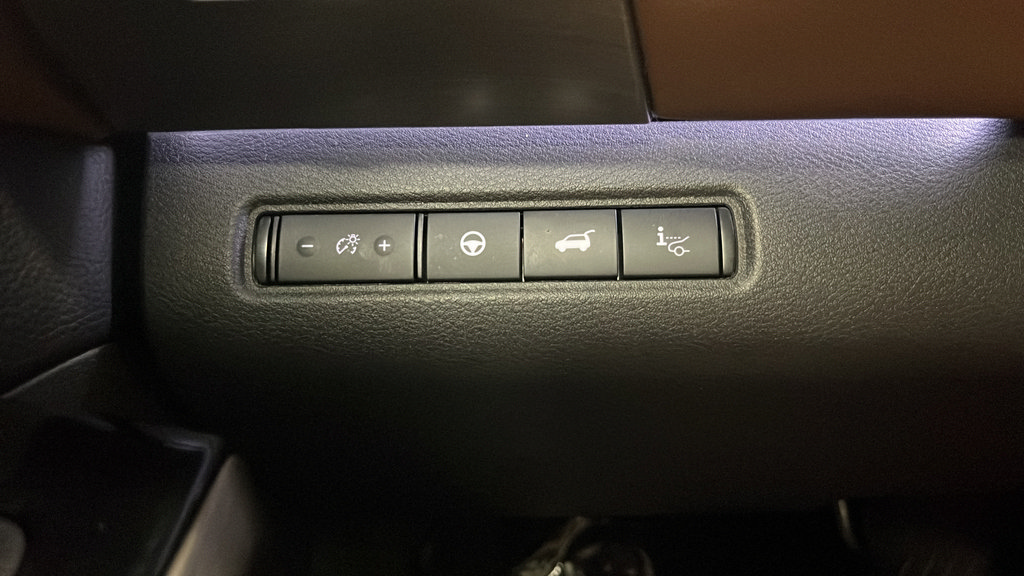Used 2025 Nissan Pathfinder Platinum AWD/4WD image 32