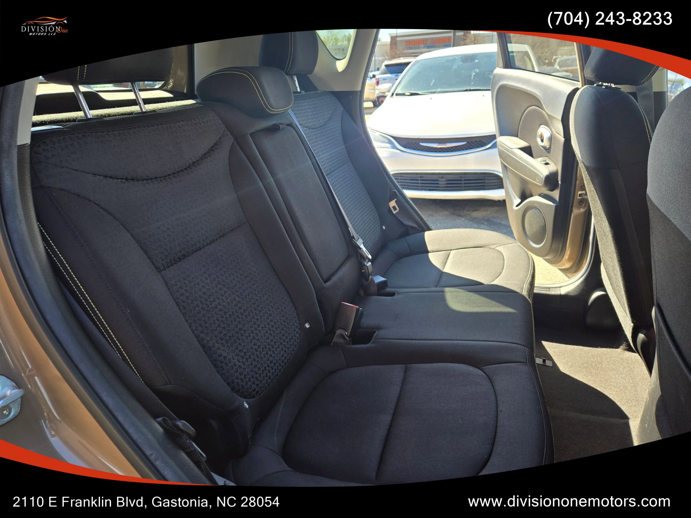 Used 2015 Kia Soul + image 11