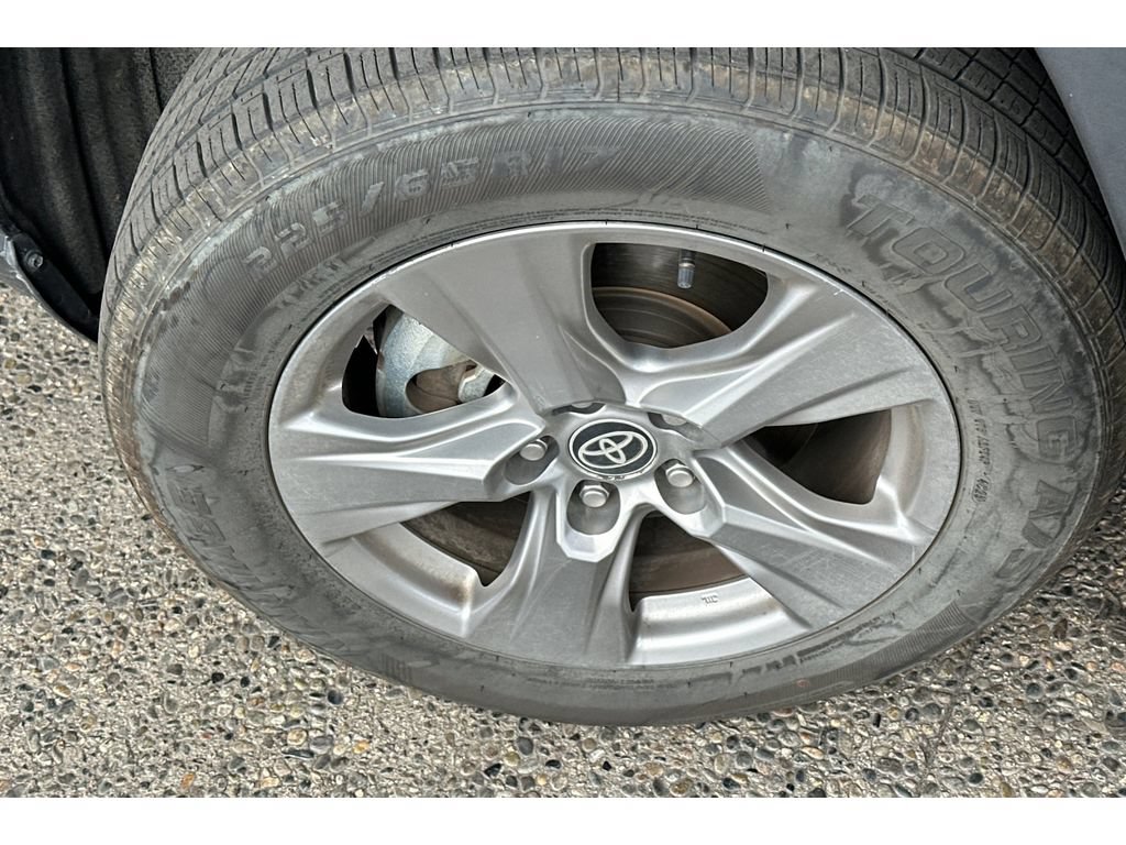 Used 2024 Toyota RAV4 XLE FWD image 4