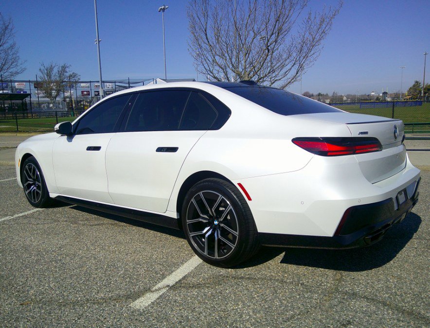 Used 2025 BMW 760i xDrive w/ Executive Package AWD/4WD image 21