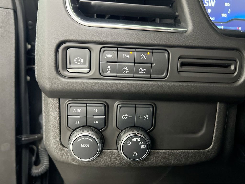 Used 2023 Chevrolet Tahoe Z71 w/ Luxury Package image 17