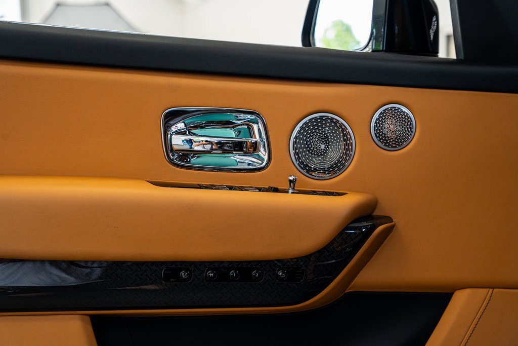 Used 2022 Rolls-Royce Cullinan Black Badge image 35