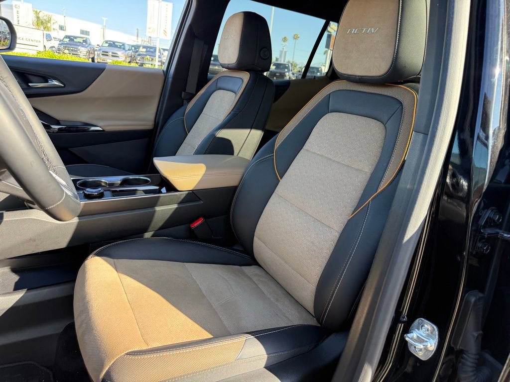 Used 2025 Chevrolet Equinox ACTIV w/ Safety and Technology Package FWD image 5