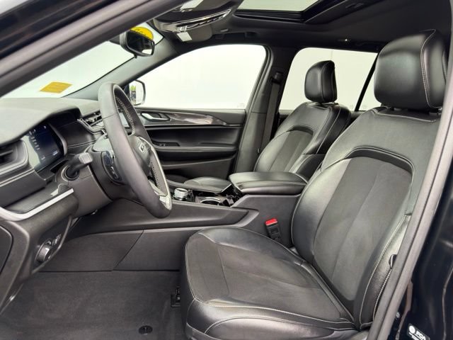 Used 2023 Jeep Grand Cherokee Altitude AWD/4WD image 24