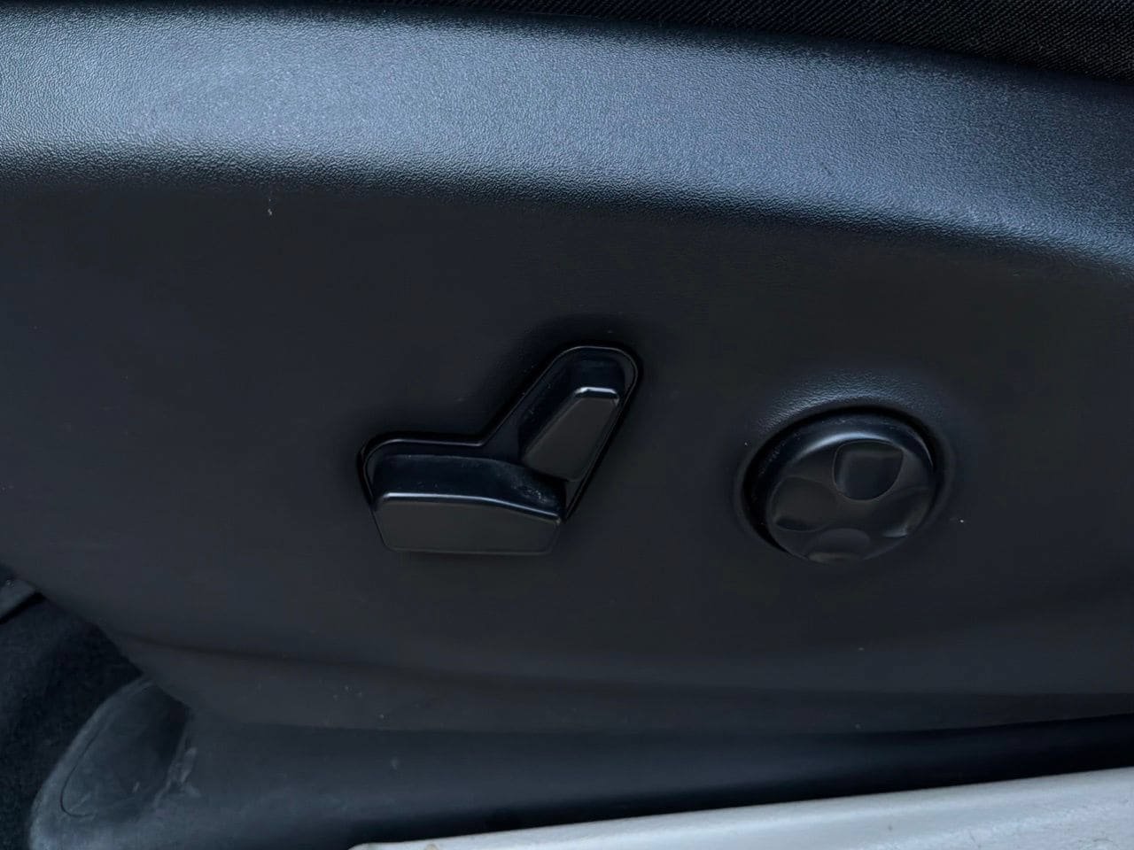 Used 2023 Chrysler Pacifica Touring-L FWD image 12