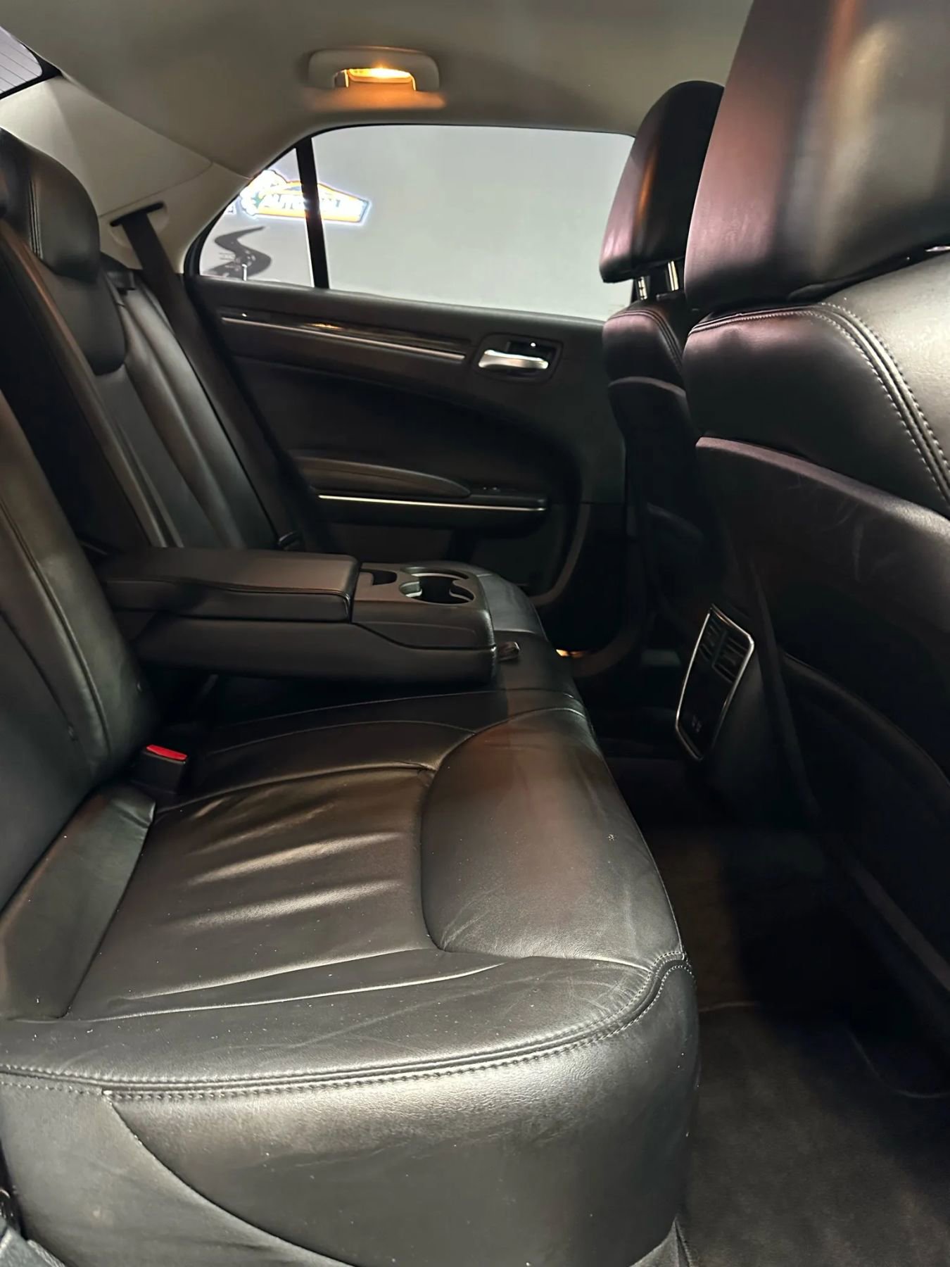 Used 2016 Chrysler 300 Limited image 24