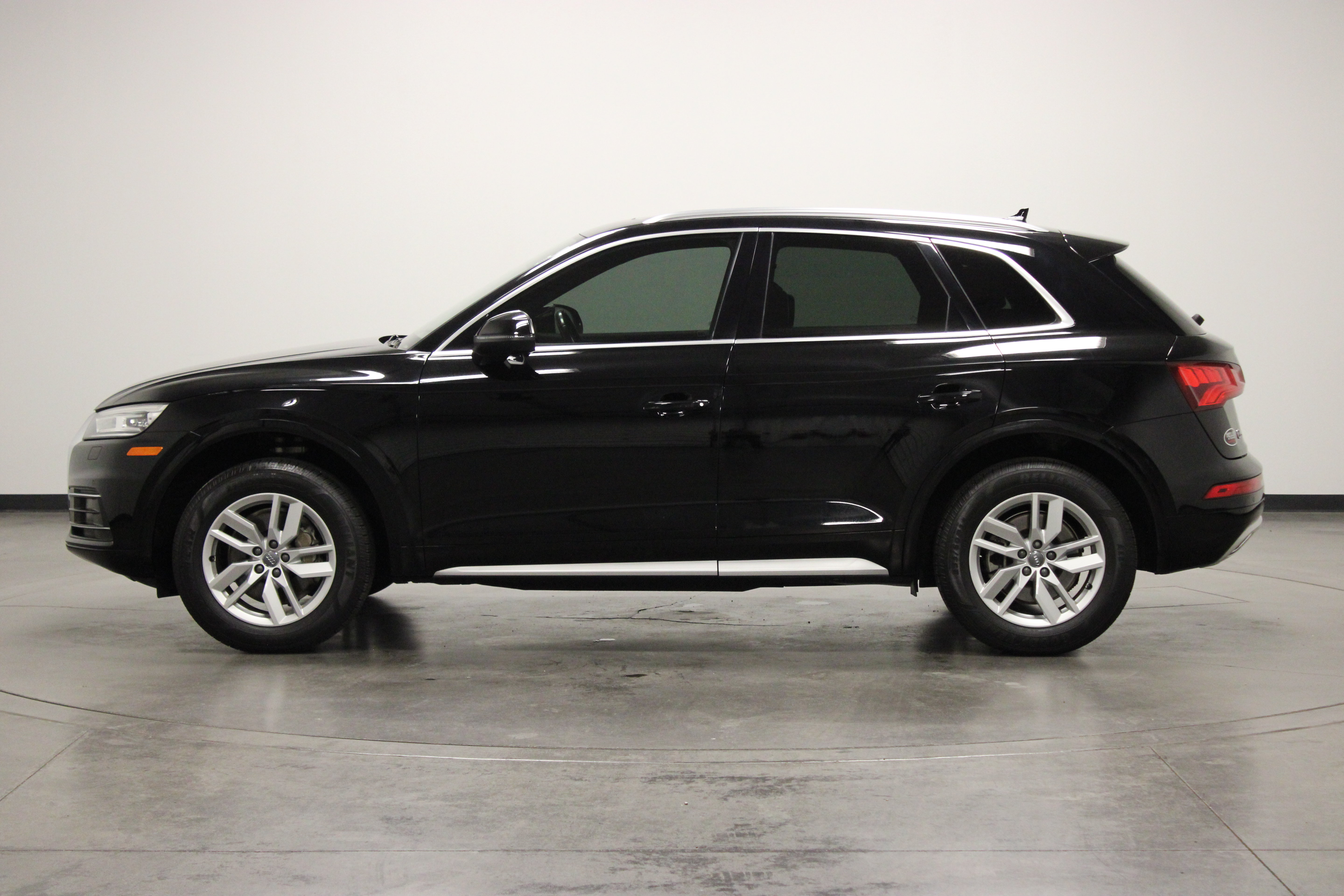 Used 2020 Audi Q5 2.0T Premium w/ Convenience Package AWD/4WD image 5