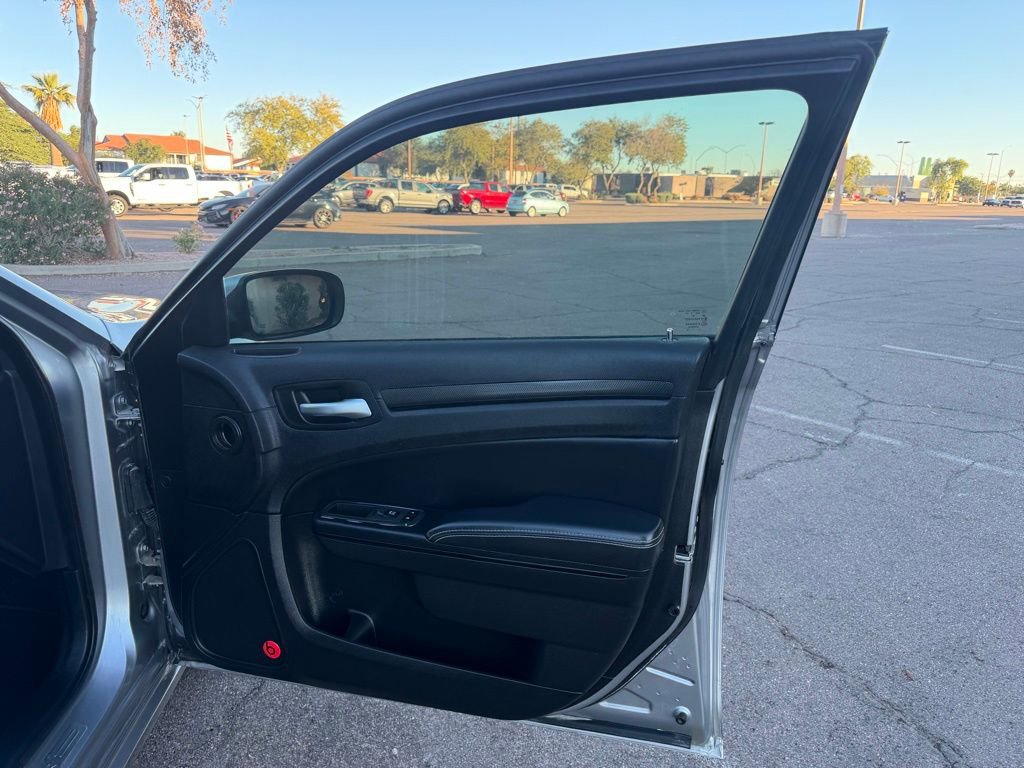 Used 2014 Chrysler 300 S w/ Luxury Group image 19