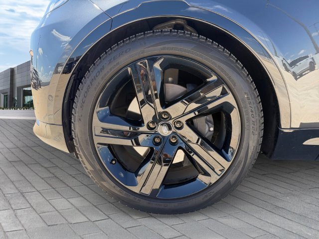 Certified 2026 Land Rover Discovery Limited Edition AWD/4WD image 9