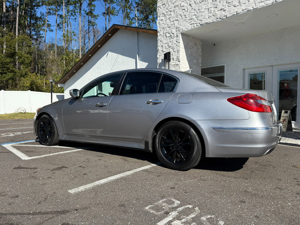 Used 2013 Hyundai Genesis 3.8 image 3