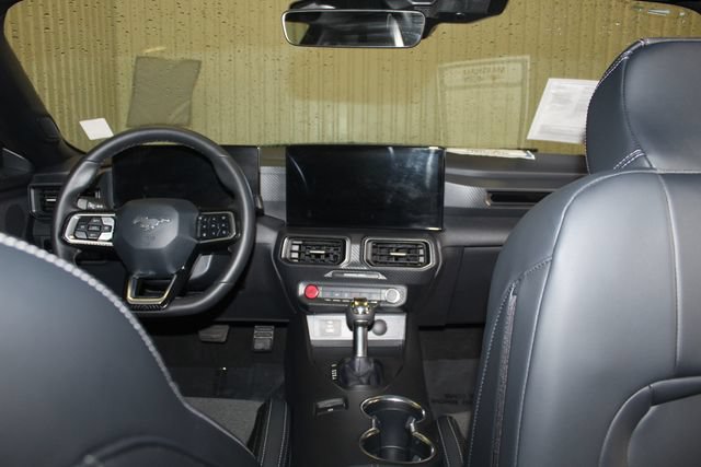 Used 2025 Ford Mustang Coupe RWD image 18