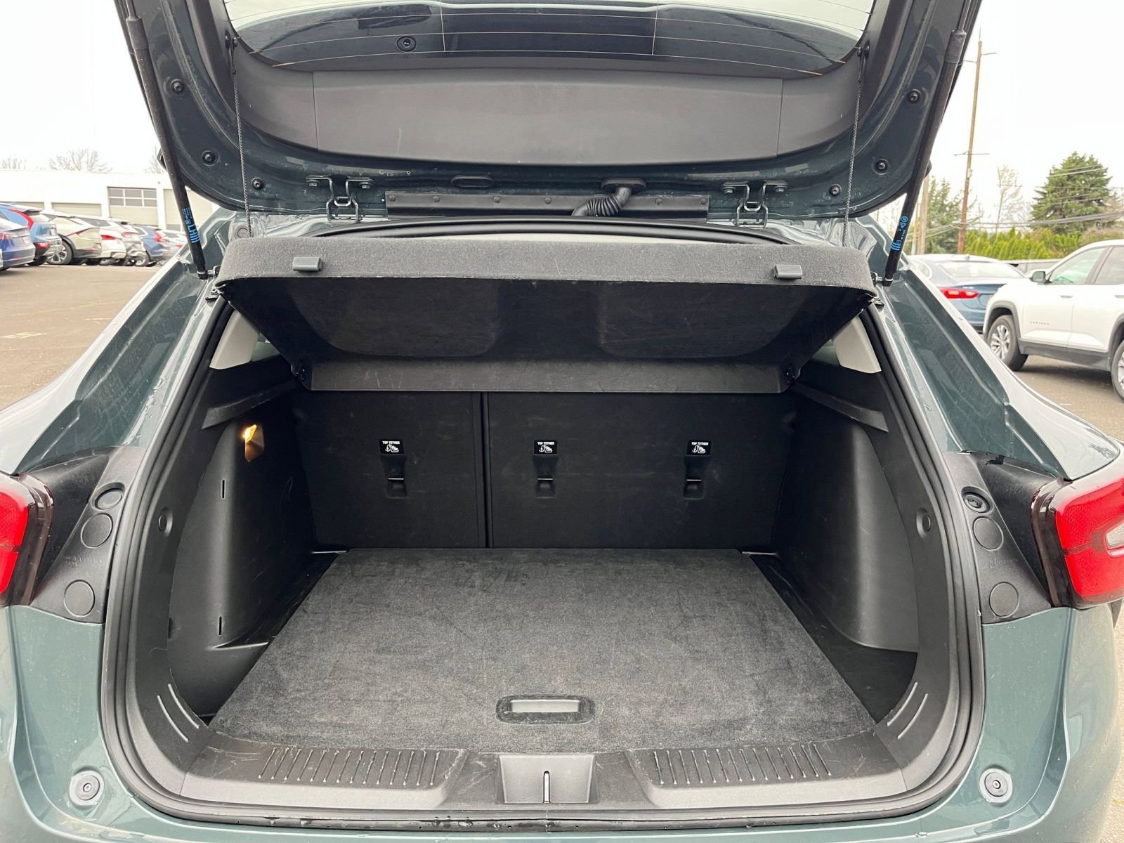 Used 2025 Chevrolet Trax LT FWD image 30