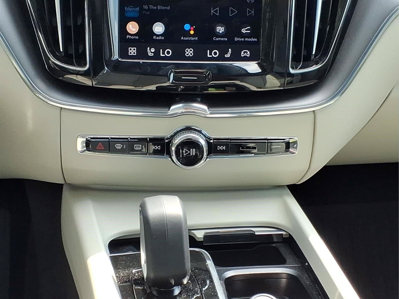 Used 2025 Volvo XC60 B5 Core w/ Protection Package Premier AWD/4WD image 13