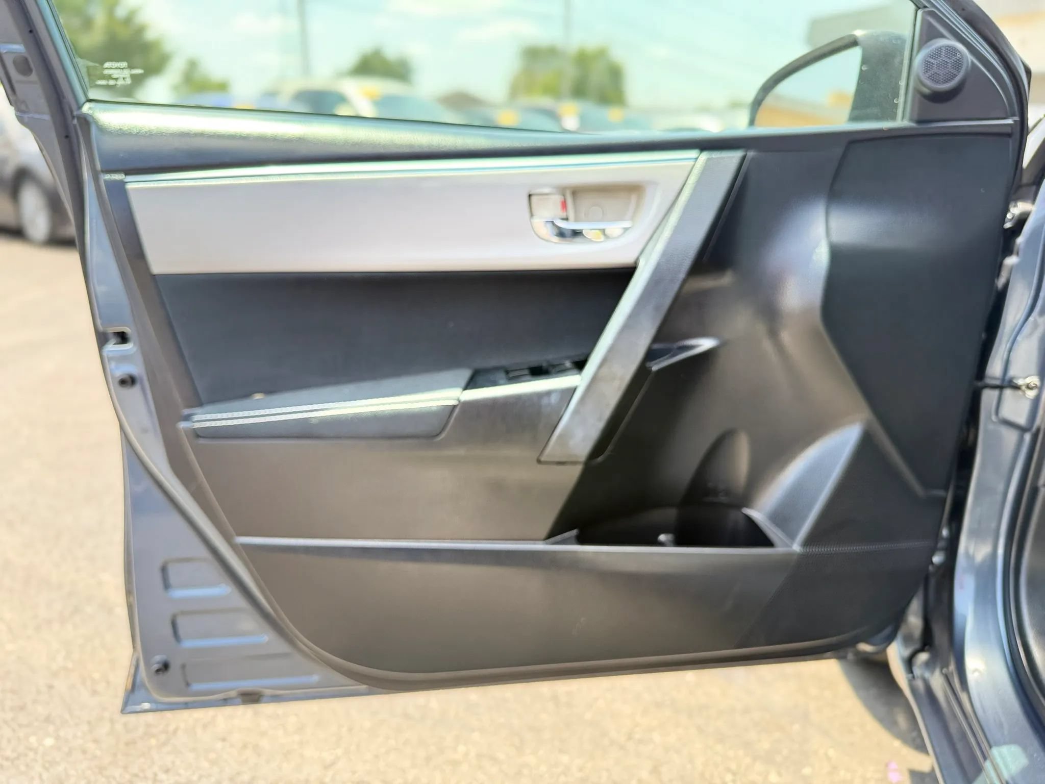 Used 2016 Toyota Corolla LE FWD image 33