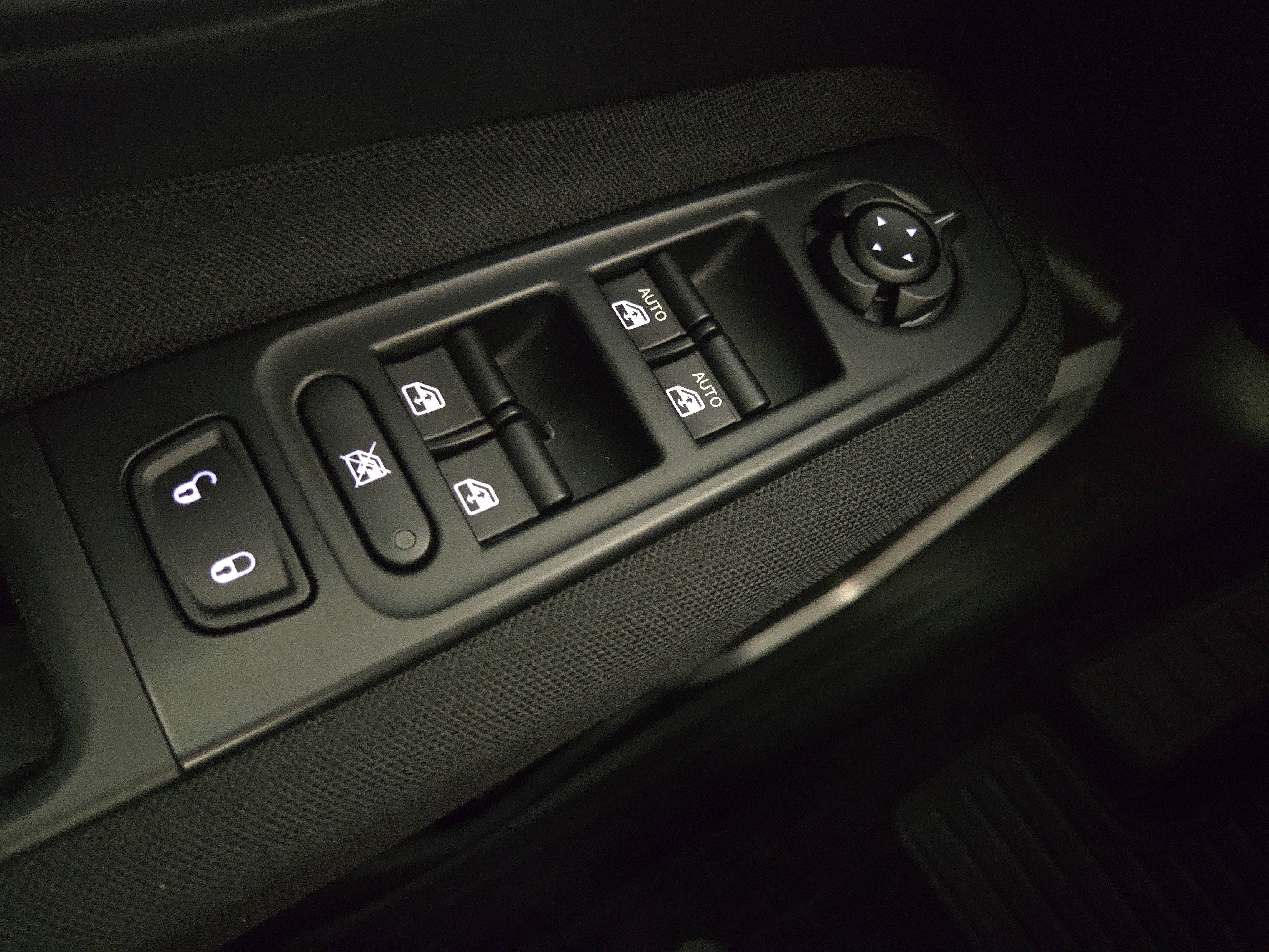 Used 2020 Jeep Renegade Latitude w/ Cold Weather Group AWD/4WD image 24