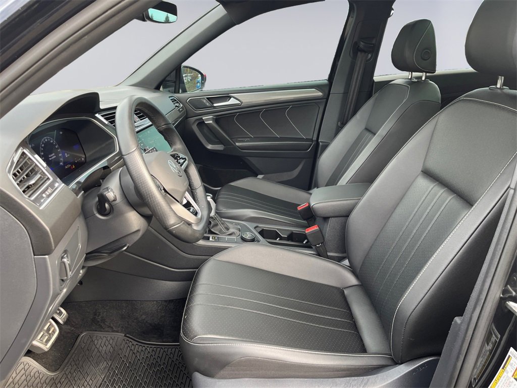 Used 2024 Volkswagen Tiguan SE R-Line image 15